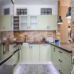 Ujlipotvaros Pearl Budapest