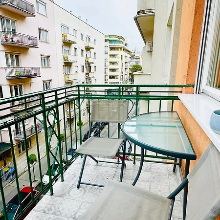 Ujlipotvaros Pearl *