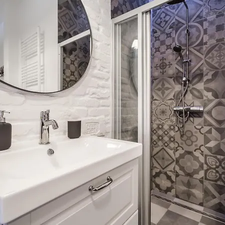 Ujlipotvaros Pearl *