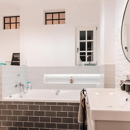 Ujlipotvaros Pearl *