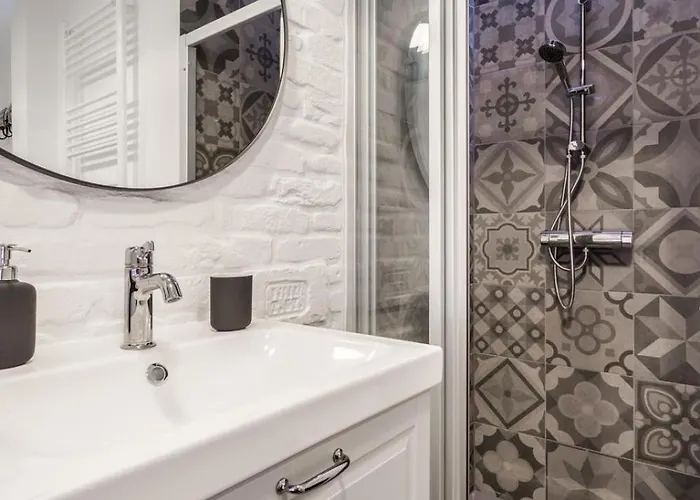 Ujlipotvaros Pearl *