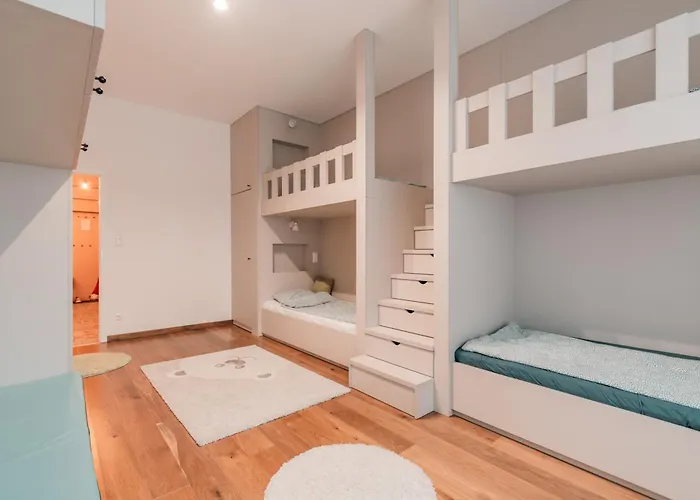 Ujlipotvaros Pearl *