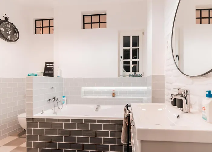 Ujlipotvaros Pearl *